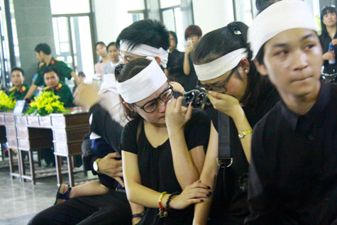 Tất cả mọi người đều vô cùng đau xót trước sự ra đi của vị nhạc sĩ tài hoa