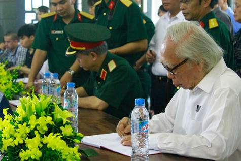 ...và cùng nhau ghi vài dòng tiễn biệt cố nhạc sĩ