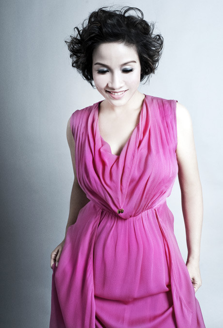 Mỹ Linh cho biết bản thân chị đã từng hát ở một vài đám cưới người thân trong gia đình hoặc bạn thân. Mỹ Linh cho biết bản thân chị đã từng hát ở một vài đám cưới người thân trong gia đình hoặc bạn thân.