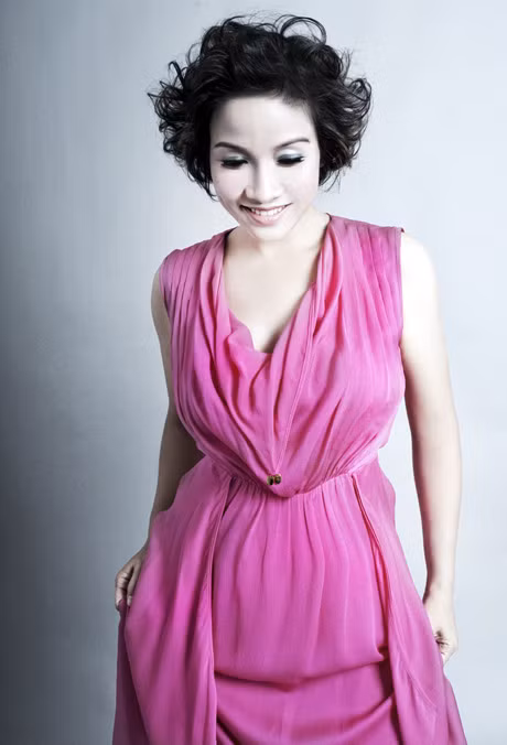 Mỹ Linh cho biết bản thân chị đã từng hát ở một vài đám cưới người thân trong gia đình hoặc bạn thân. Mỹ Linh cho biết bản thân chị đã từng hát ở một vài đám cưới người thân trong gia đình hoặc bạn thân.