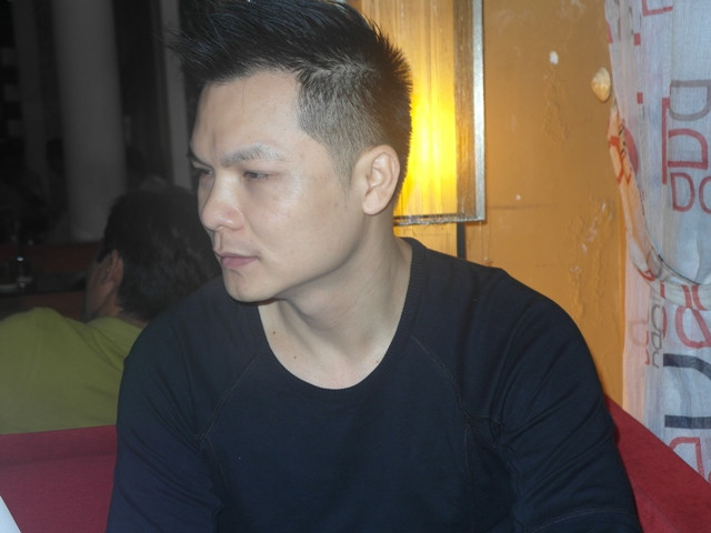 Em trai Jimmii Nguyễn - Kannan Nguyễn trả lời phỏng vấn: Tôi có cả thảy 7 album, đều bị ngộ khán giả ngộ nhận, tráo đổi thành của Jimmii Nguyễn. Cho đến 10 năm sau, tôi đã buộc lòng phải quay hình ca khúc Tình và tiền, để khán giả thấy mặt tôi, để biết thật sự giọng hát, cũng như tác giả của ca khúc này là ai. Tôi không cần thanh minh, thanh nga làm gì, nhưng tôi chỉ muốn khán giả biết rằng họ đang thật sự nghe ai hát. Tôi chỉ thương khán giả, vị họ đã bỏ tiền ra mua một ca khúc yêu thích. Nhưng nhân vật mà họ đang thần tượng thì không phải. Cứ như họ đang bị lừa vậy.