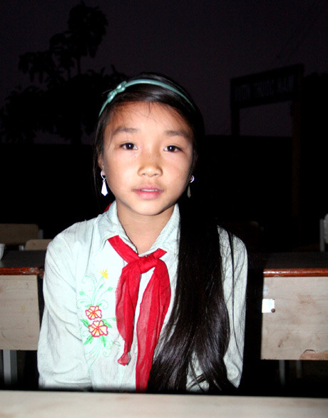 Em học sinh Lý Thị Còi mà Hoa hậu biển nhắc đến trong dòng tâm sự của mình. Ảnh: Văn Trinh. Em học sinh Lý Thị Còi mà Hoa hậu biển nhắc đến trong dòng tâm sự của mình. Ảnh: Văn Trinh.