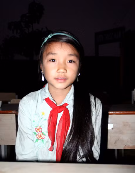 Em học sinh Lý Thị Còi mà Hoa hậu biển nhắc đến trong dòng tâm sự của mình. Ảnh: Văn Trinh.