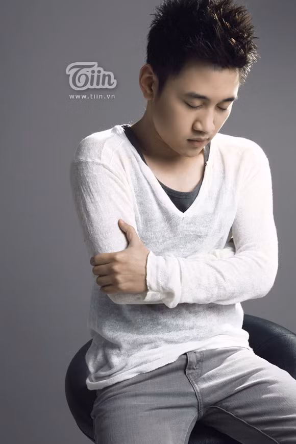 Don Nguyễn nói về đoạn trailer của MV “Anh biết” có cảnh hút Shisa mới tung lên trên mạng: Hút shisa đang là mốt mới trong giới trẻ và Don muốn cập nhật trào lưu đó vào trong MV của mình. Nếu như các quán shisa đều được cấp giấy phép để kinh doanh thì Don nghĩ không có vấn đề gì. Nhưng chỉ là ý tưởng minh họa cho clip thôi nhé, vì ngay cả bản thân Don khi đóng những cảnh này cũng rất là cực vì không biết sử dụng nó.