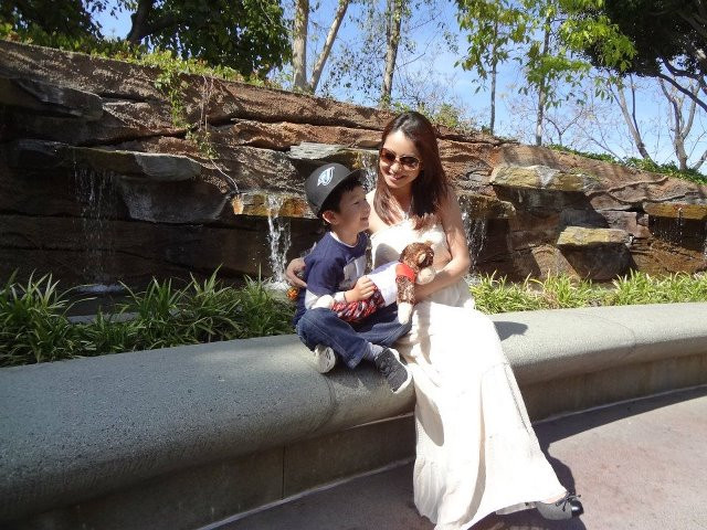 Cô vẫn gọi yêu con là "Tình yêu nhỏ bé" của mình. Cô vẫn gọi yêu con là "Tình yêu nhỏ bé" của mình.