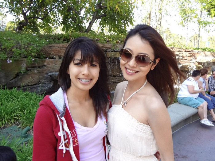 Theo lời Jennifer viết trên trang cá nhân thì đây chính là em gái cô. (Giaoduc.net.vn) Theo lời Jennifer viết trên trang cá nhân thì đây chính là em gái cô. (Giaoduc.net.vn)