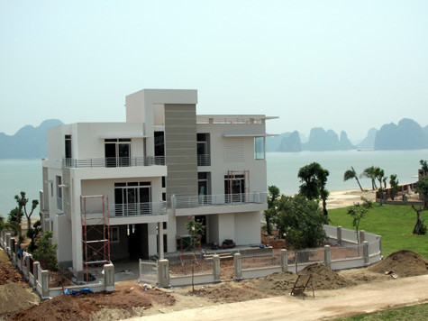 Tính đến thời điểm hiện tại, khu biệt thự chưa hoàn chỉnh hẳn. Và, bên cạnh một không gian rộng lớn, thoáng đãng, biệt thự mà Chúa đảo Tuần Châu dành tặng Viện Nghiên cứu Cao cấp về Toán nằm rất gần biển. Tính đến thời điểm hiện tại, khu biệt thự chưa hoàn chỉnh hẳn. Và, bên cạnh một không gian rộng lớn, thoáng đãng, biệt thự mà Chúa đảo Tuần Châu dành tặng Viện Nghiên cứu Cao cấp về Toán nằm rất gần biển.