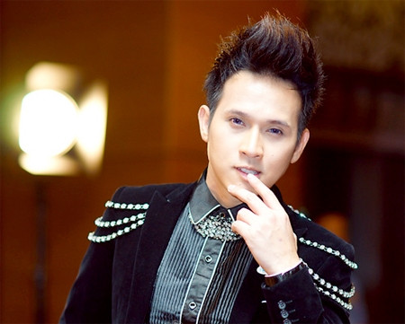 Nguyên Vũ trở thành MC Bước nhảy Hoàn vũ cùng Ốc Thanh Vân. Nguyên Vũ trở thành MC Bước nhảy Hoàn vũ cùng Ốc Thanh Vân.