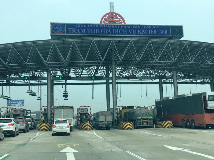 Trạm BOT Pháp Vân - Cầu Giẽ từng bị người dân phản đối vì chủ đầu tư chỉ "tráng men", cải tạo nhưng thu phí như làm đường mới. Ảnh: Vũ Phương Trạm BOT Pháp Vân - Cầu Giẽ từng bị người dân phản đối vì chủ đầu tư chỉ "tráng men", cải tạo nhưng thu phí như làm đường mới. Ảnh: Vũ Phương
