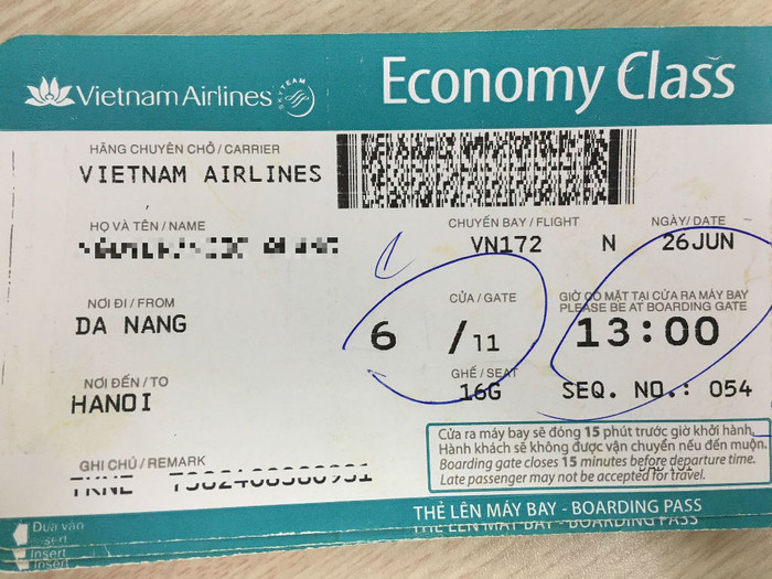 Hành khách cho biết trên cuống vé giờ khởi hành bay lúc 13h ngày 26/6, nhưng thực tế giờ bay bị chậm 40 phút. Ảnh: NVCC. Hành khách cho biết trên cuống vé giờ khởi hành bay lúc 13h ngày 26/6, nhưng thực tế giờ bay bị chậm 40 phút. Ảnh: NVCC.
