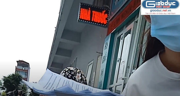 Tài liệu, phao thi được cung cấp tận tay cho học viên (Ảnh:V.N)