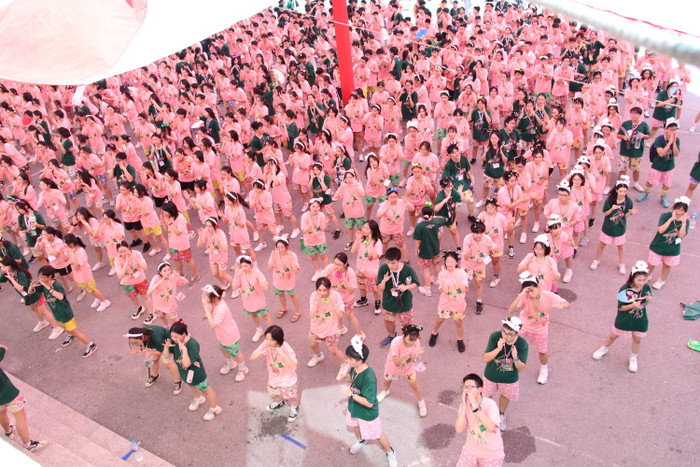 Học sinh Trường Trung học phổ thông Chuyên Ngoại ngữ cùng nhau tập nhảy flashmob. Mười Cộng - 6.JPG