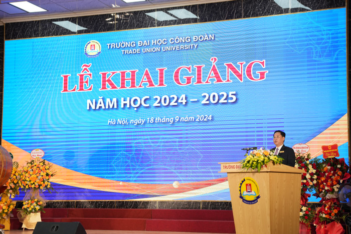 Phó Giáo sư, Tiến sĩ Lê Mạnh Hùng – Hiệu trưởng Trường Đại học Công đoàn phát biểu tại buổi lễ. Ảnh: NTCC DSC03378.JPG