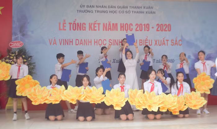 Tiết mục văn nghệ đậm chất cây nhà lá vườn (Ảnh: Đức Minh)