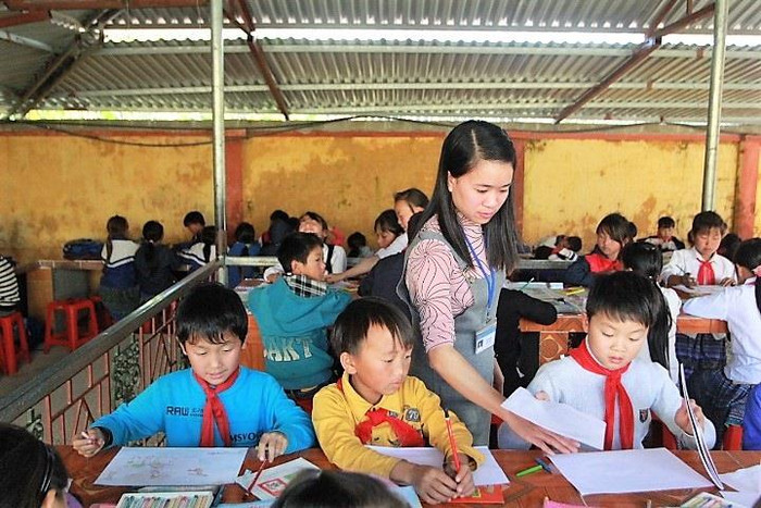 Mối quan hệ giữa giáo viên và học sinh phải được xây dựng trên cơ chế thưởng phạt phân minh (Ảnh: Vũ Ninh)