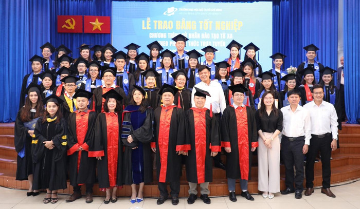 Lễ tốt nghiệp chương trình Cử nhân trực tuyến 2023. Lễ tốt nghiệp chương trình Cử nhân trực tuyến 2023.