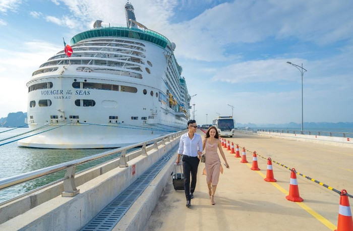 Check-in tại cảng tàu là một trải nghiệm không thể bỏ lỡ. Check-in tại cảng tàu là một trải nghiệm không thể bỏ lỡ.