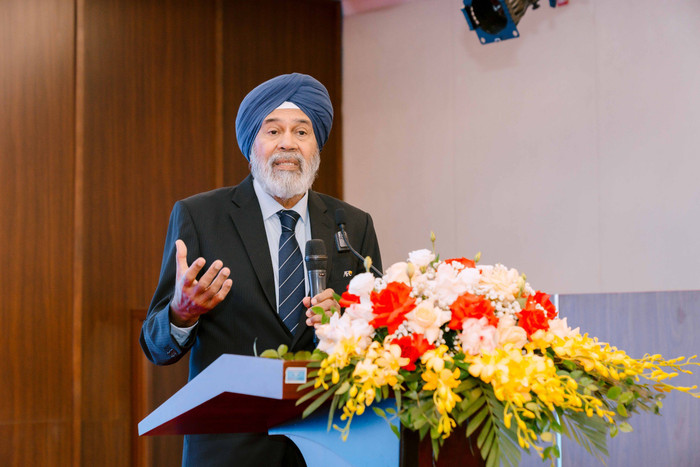 Tiến sĩ Dato’ Gurcharan Singh - Chủ tịch Hội đồng Y học của Liên đoàn bóng đá châu Á –AFC phát biểu tại sự kiện. Anh 5.jpg