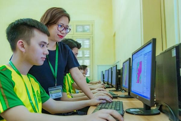 Sinh viên thực hành môn học Hệ thống thông tin địa lý (GIS). Sinh viên thực hành môn học Hệ thống thông tin địa lý (GIS).