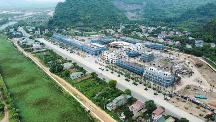 Thi công thần tốc kịp tiến độ tháng 10/2024, cả thành phố đi vào hoạt động. Thi công thần tốc kịp tiến độ tháng 10/2024, cả thành phố đi vào hoạt động.