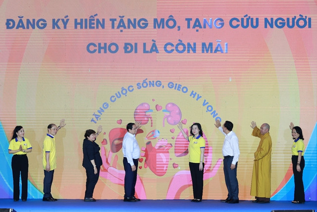 Thủ tướng Phạm Minh Chính và các đại biểu thực hiện nghi thức phát động chương trình. Ảnh: VGP/Nhật Bắc Thủ tướng Phạm Minh Chính và các đại biểu thực hiện nghi thức phát động chương trình. Ảnh: VGP/Nhật Bắc