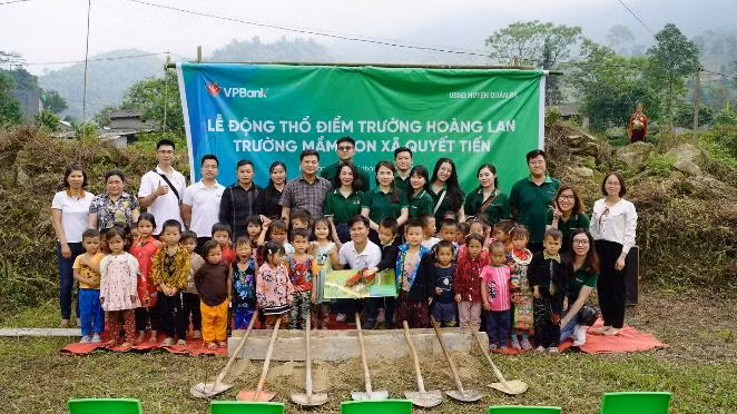 Điểm trường Hoàng Lan cũng là điểm trường tiếp theo nằm trong chuỗi hành trình “Cặp lá yêu thương – Em vui tới trường” được thực hiện bởi VPBank và VTV trong 2 năm qua.
