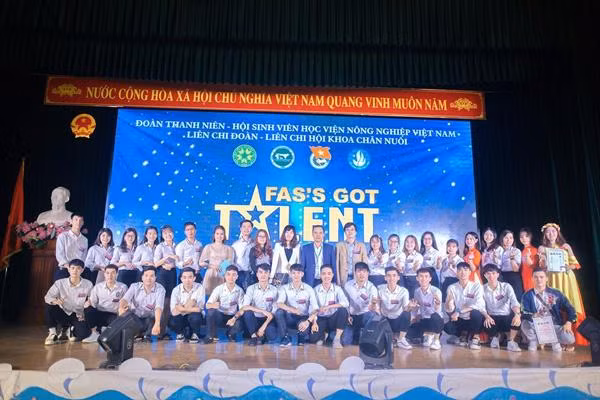 Sinh viên ngành Chăn nuôi tham gia Chương trình FAS’s Got Talent do Liên chi đoàn, Liên chi hội Khoa tổ chức.