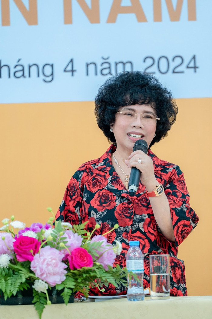 Anh hùng Lao động Thái Hương, Phó Chủ tịch Hội đồng quản trị, Tổng Giám đốc BAC A BANK phát biểu và trả lời cổ đông. Anh hùng Lao động Thái Hương, Phó Chủ tịch Hội đồng quản trị, Tổng Giám đốc BAC A BANK phát biểu và trả lời cổ đông.