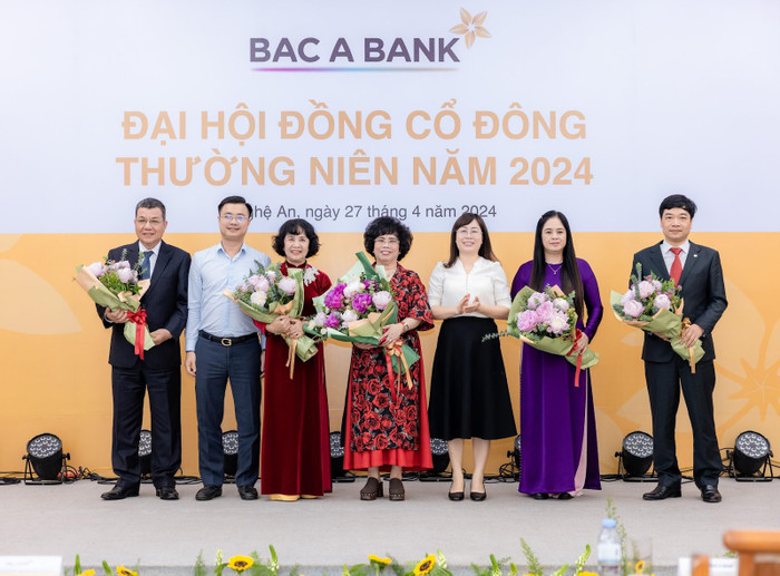 Hội đồng Quản trị nhiệm kỳ mới ra mắt tại Đại hội. Hội đồng Quản trị nhiệm kỳ mới ra mắt tại Đại hội.