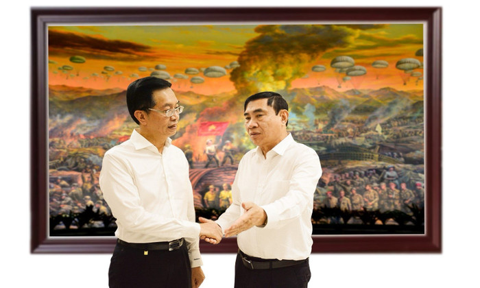 Đồng chí Trần Quang Dũng trao đổi cùng đồng chí Trần Quốc Cường - Ủy viên Trung ương Đảng, Bí thư Tỉnh ủy Điện Biên. 2 (3).JPG