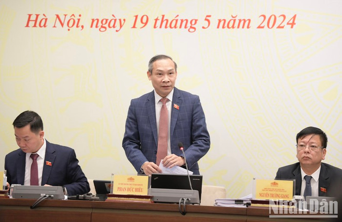 Ông Phan Đức Hiếu, Ủy viên Thường trực Ủy ban Kinh tế của Quốc hội phát biểu tại họp báo. (Ảnh: Duy Linh) Ông Phan Đức Hiếu, Ủy viên Thường trực Ủy ban Kinh tế của Quốc hội phát biểu tại họp báo. (Ảnh: Duy Linh)