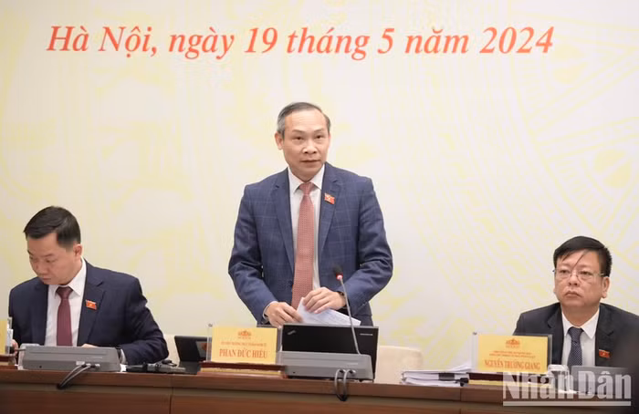 Ông Phan Đức Hiếu, Ủy viên Thường trực Ủy ban Kinh tế của Quốc hội phát biểu tại họp báo. (Ảnh: Duy Linh)