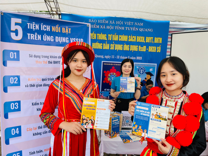 Quyết liệt chuyển đổi số lĩnh vực bảo hiểm xã hội, bảo hiểm y tế. Ảnh minh họa BHXH Tuyên Quang.jpg
