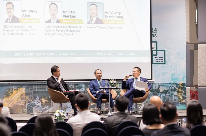 Ông Vương Thành Long tham gia trao đổi, giải đáp các vấn đề đang được các nhà đầu tư FDI quan tâm. Trao doi 2.jpg