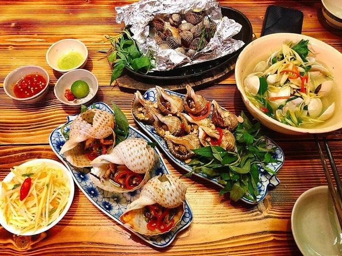 Ẩm thực đêm Hạ Long với hương vị hấp dẫn khó quên. Ẩm thực đêm Hạ Long với hương vị hấp dẫn khó quên.