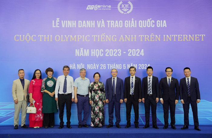 Bà Nguyễn Thị Doan và ông Phan Tâm tới tham dự Lễ vinh danh và trao giải IOE. Bà Nguyễn Thị Doan và ông Phan Tâm tới tham dự Lễ vinh danh và trao giải IOE.