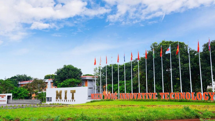 Trường Đại học Công nghệ Miền Đông đã có hơn 10 năm xây dựng và phát triển. Trường Đại học Công nghệ Miền Đông đã có hơn 10 năm xây dựng và phát triển.