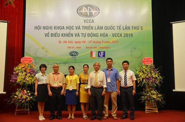 Bộ môn Tự động hóa tham gia Triển lãm Quốc tế lần thứ 5 về Kỹ thuật điều khiển và Tự động hóa. Bộ môn Tự động hóa tham gia Triển lãm Quốc tế lần thứ 5 về Kỹ thuật điều khiển và Tự động hóa.