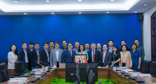 Đoàn công tác của Đại học Konkuk, Hàn Quốc đến thăm và làm việc tại Học viện trong khuôn khổ dự án do tổ chức KOICA tài trợ. Đoàn công tác của Đại học Konkuk, Hàn Quốc đến thăm và làm việc tại Học viện trong khuôn khổ dự án do tổ chức KOICA tài trợ.