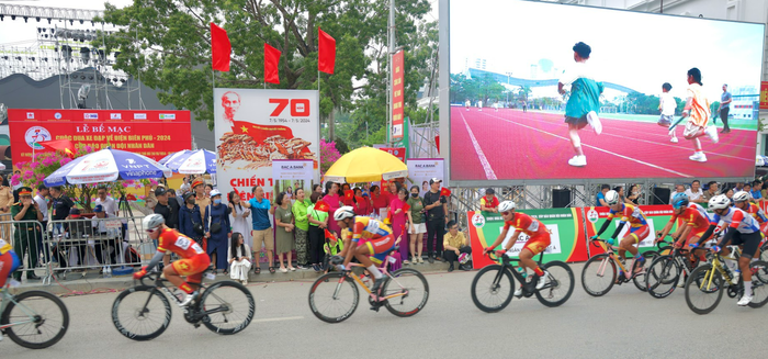 Các vận động viên thi đấu hết mình vì màu cờ sắc áo và đạt được nhiều thành tích ấn tượng. Các vận động viên thi đấu hết mình vì màu cờ sắc áo và đạt được nhiều thành tích ấn tượng.