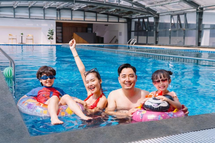 Bể bơi bốn mùa mang đến những phút giây thư giãn cho cộng đồng cư dân. Bể bơi bốn mùa mang đến những phút giây thư giãn cho cộng đồng cư dân.