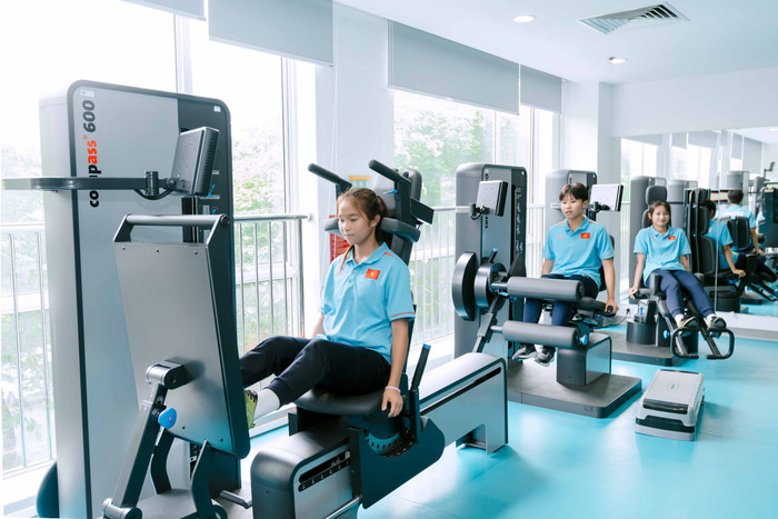 Các vận động viên trải nghiệm phòng phục hồi chức năng được trang bị các thiết bị hiện tại, thiết kế rộng rãi. Anh 3 (3).jpg
