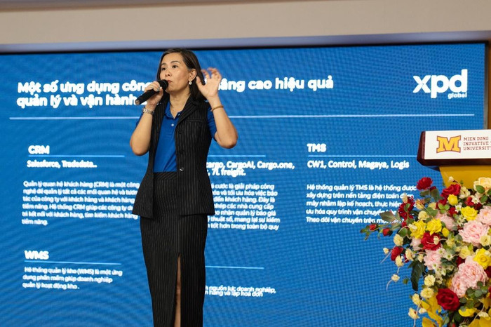 Bà Nguyên cho biết kỹ năng mềm rất quan trọng mà sinh viên cần được rèn luyện trong quá trình học tập. Bà Nguyên cho biết kỹ năng mềm rất quan trọng mà sinh viên cần được rèn luyện trong quá trình học tập.