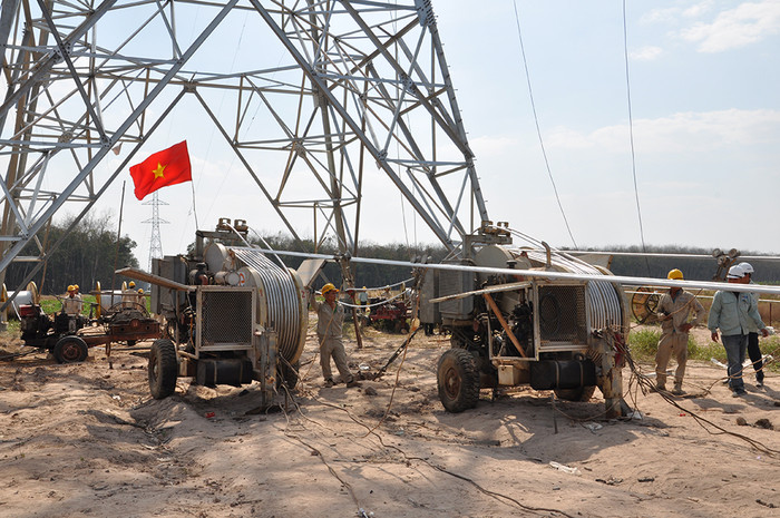 Đường dây 500 kV Pleiku - Mỹ Phước - Cầu Bông do 23 đơn vị cùng tham gia thực hiện. Anh3DZ500kVmacg12452024.jpg