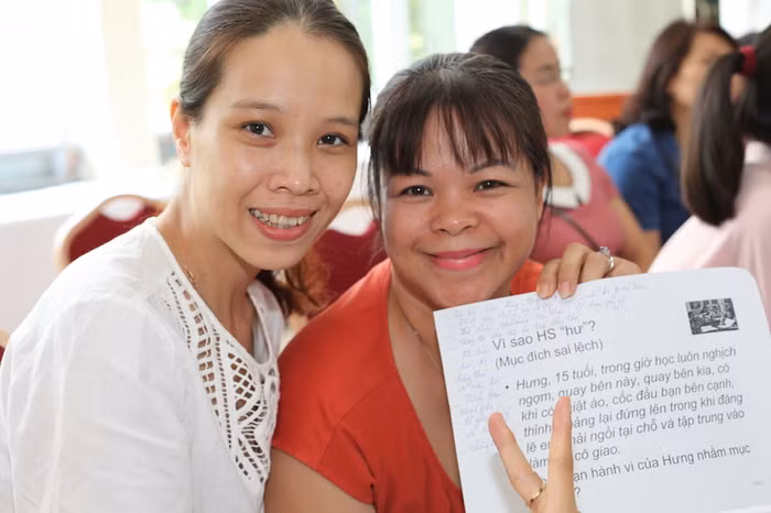 Giáo viên hào hứng tham gia buỏi tập huấn Giáo viên hào hứng tham gia buỏi tập huấn