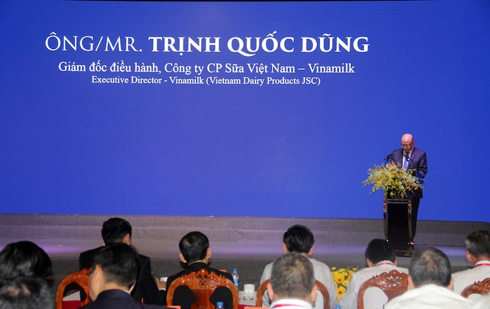Ông Trịnh Quốc Dũng – Giám đốc Điều hành Vinamilk phát biểu tại hội nghị Ông Trịnh Quốc Dũng – Giám đốc Điều hành Vinamilk phát biểu tại hội nghị