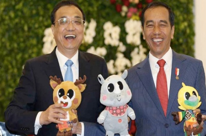 Tổng thống Indonesia, ông Joko Widodo tiếp Thủ tướng Trung Quốc Lý Khắc Cường tại Phủ Tổng thống, Tây Java, Indonesia nhân dịp Kỷ niệm 05 năm thiết lập Quan hệ Đối tác chiến lược toàn diện Trung Quốc-Indonesia (Nguồn: en.tempo.co) Tổng thống Indonesia, ông Joko Widodo tiếp Thủ tướng Trung Quốc Lý Khắc Cường tại Phủ Tổng thống, Tây Java, Indonesia nhân dịp Kỷ niệm 05 năm thiết lập Quan hệ Đối tác chiến lược toàn diện Trung Quốc-Indonesia (Nguồn: en.tempo.co)