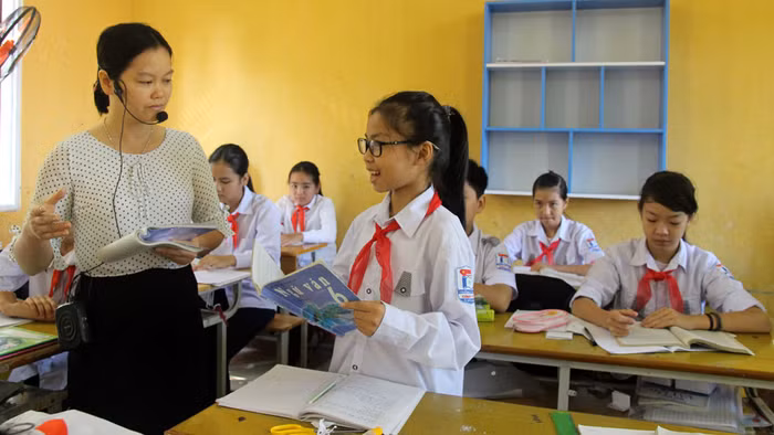 Giáo viên và phụ huynh học sinh là những người rất vui mừng trước thông tin Chính phủ đồng ý miễn học phí bậc trung học cơ sở. Ảnh minh họa: Baobacgiang.com.vn