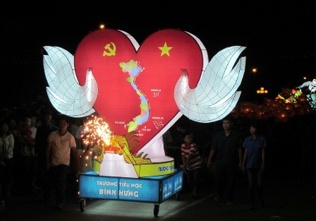Lễ hội đèn lồng tại Bình Thuận. Ảnh: dulichbinhthuan.com.vn Lễ hội đèn lồng tại Bình Thuận. Ảnh: dulichbinhthuan.com.vn