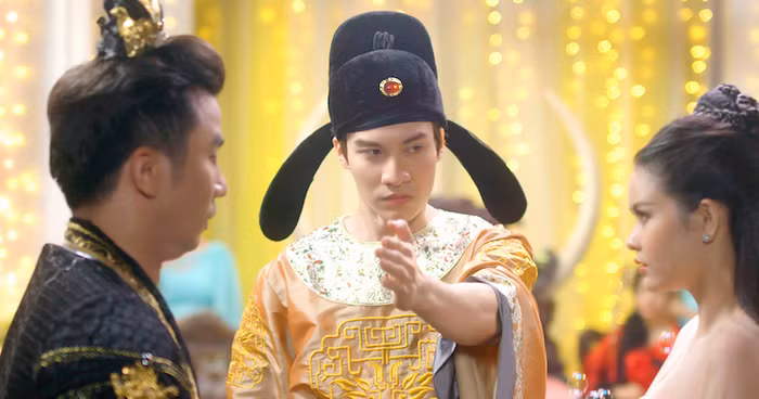 Hotboy Dũng Bino nghiêm nghị “ngăn cản” Trương Quỳnh Anh và nam chính trong MV.